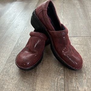 Boc Peggy Nursing Clogs - SZ 9.5